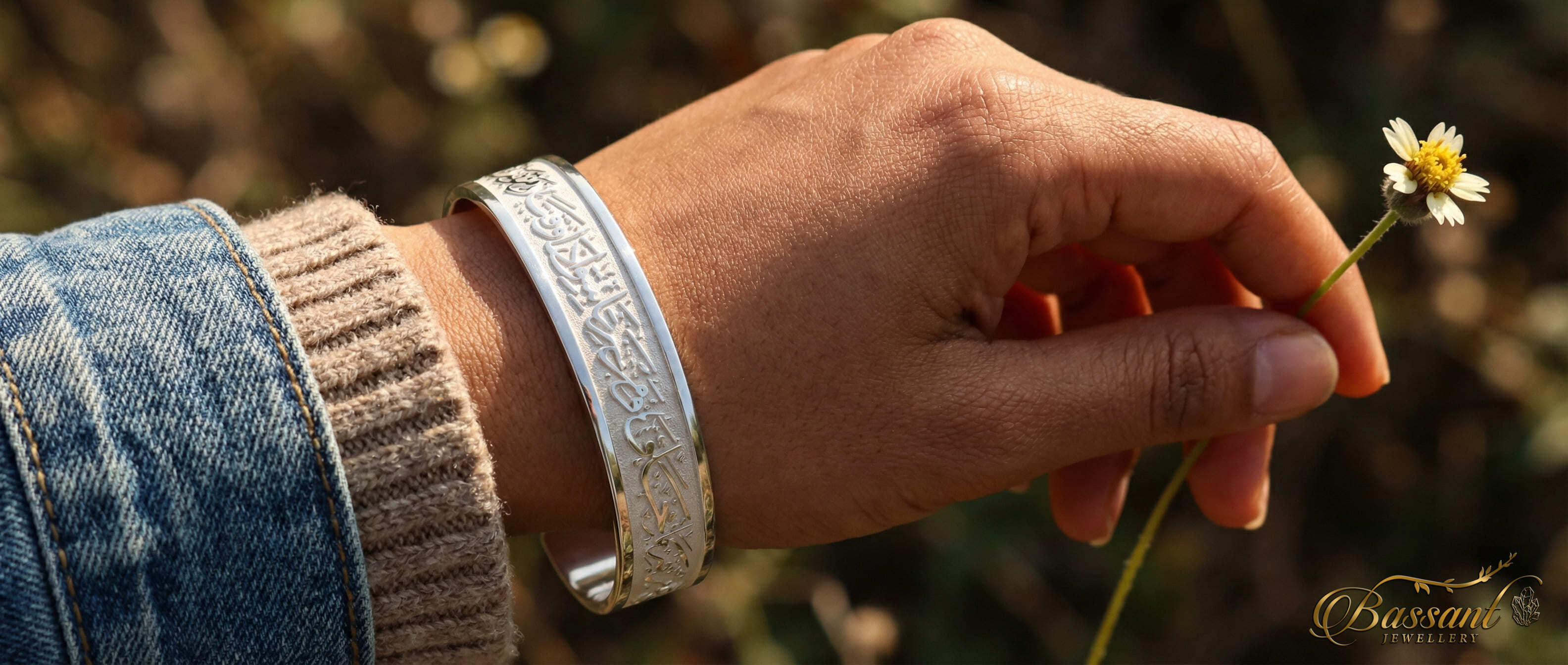 <i>Express your faith with our Free-Size "Ayat Al-Kursi" bracelet</i>