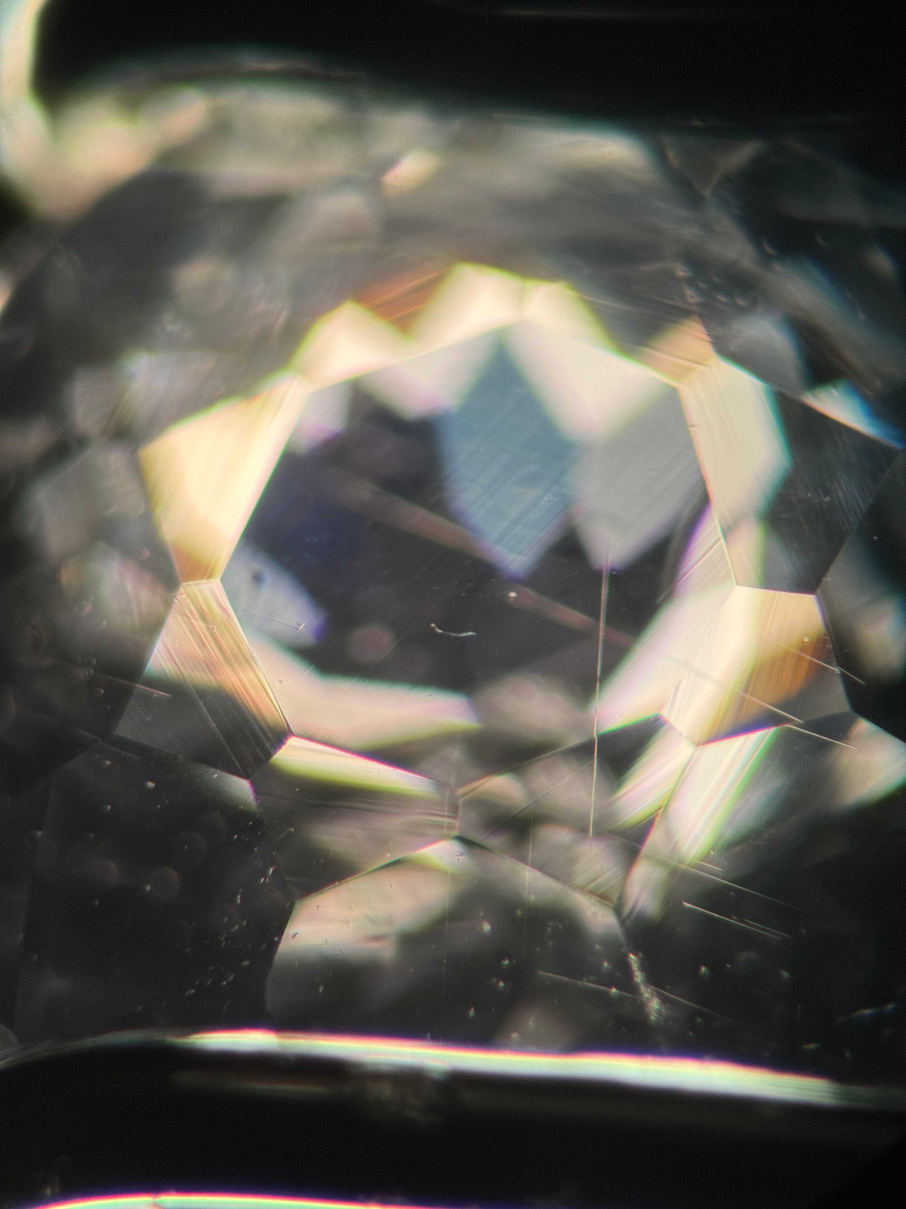 <i>Fine gems picked with sharp eyes in our labs included with a verified certificate.</i>
